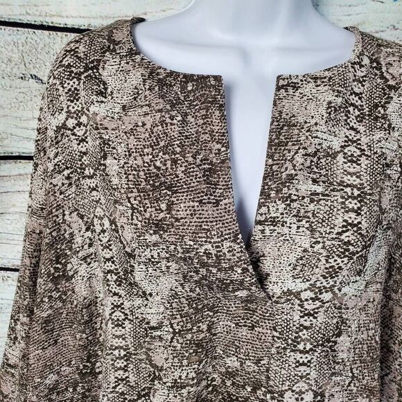 DR2 by Daniel Rainn Women’s XL Snake Print Blouse Brown Beige V-Neck Tunic Top - Picture 2 of 7